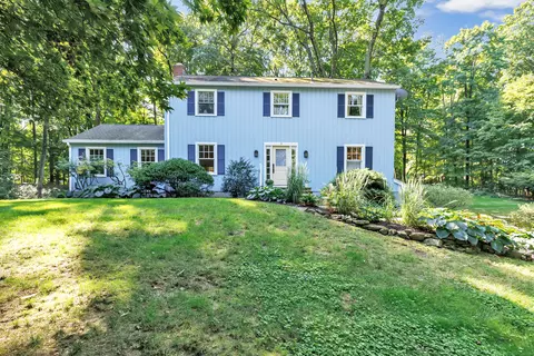 8 Mulberry St, Ridgefield, CT 06877