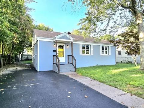 26 Risley St, East Hartford, CT 06118