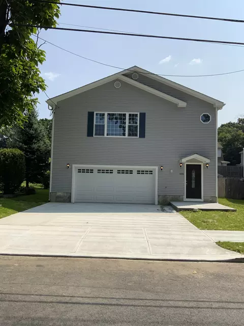 433 Painter Dr, West Haven, CT 06516