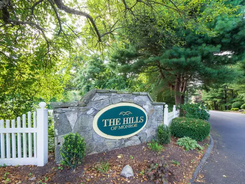 214 Windgate Cir #D, Monroe, CT 06468