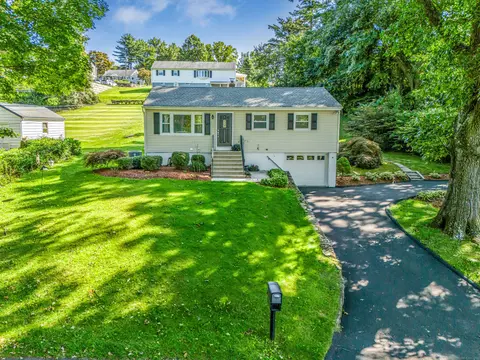 7 Clayton Rd, Danbury, CT 06811