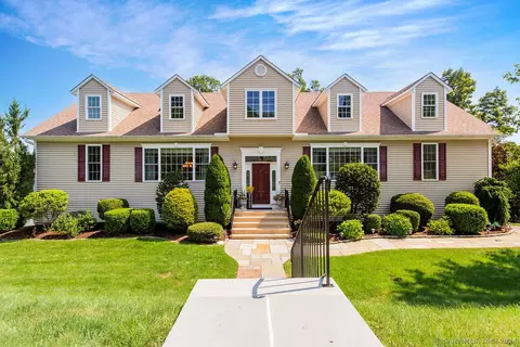 35 Clearview Dr, Brookfield, CT 06804