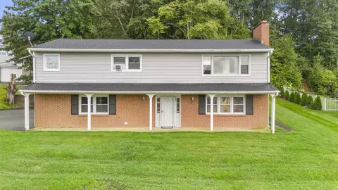 126 Split Rock Dr, Waterbury, CT 06706