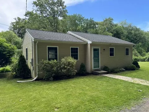 6 Manor Rd, Guilford, CT 06437