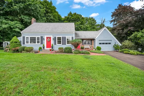 570 Gilbert Ave, Hamden, CT 06514