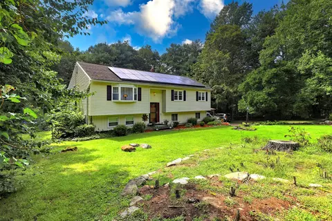 71 Putting Green Ln, Prospect, CT 06712