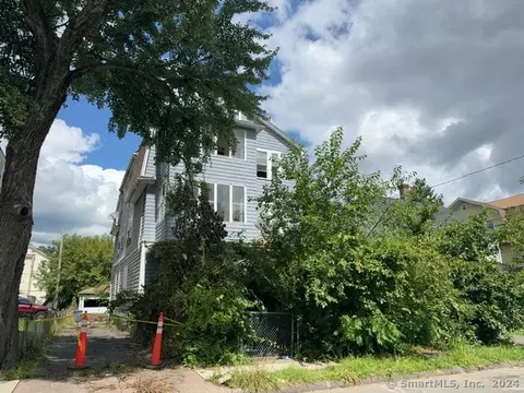 60-62 Arnold St, Hartford, CT 06114