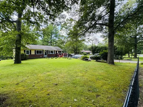 25 Collelo Ave, Moosup, CT 06354