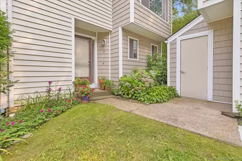 15 Promontory Dr #15, Cheshire, CT 06410