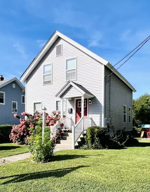 19 Clement St, Waterford, CT 06385