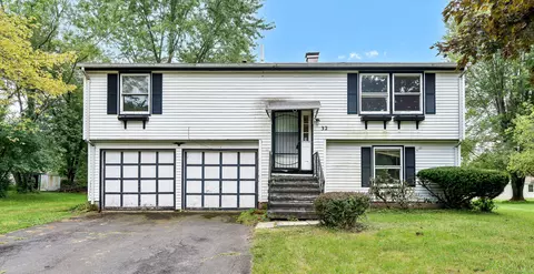 32 Farmstead Cir, Bloomfield, CT 06002
