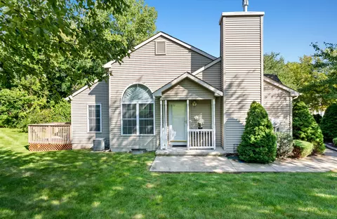25 Hamden Hills Dr #50, Hamden, CT 06518