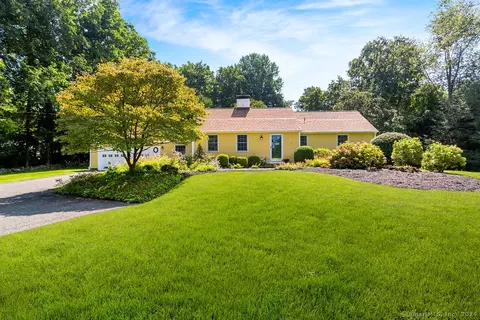 15 Dorset Ln, Brookfield, CT 06804