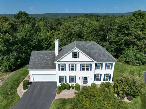11 Hawthorne Ct, Higganum, CT 06441