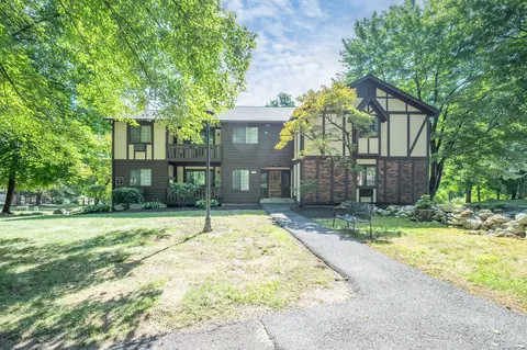 4 Canterbury Ct #4, Brookfield, CT 06804