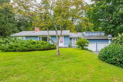 15 Ridgewood Rd, Woodbury, CT 06798