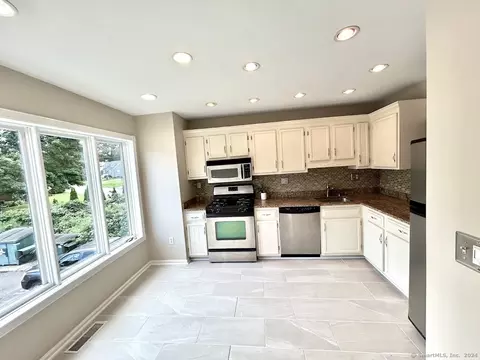 151 Carriage Path S #J, Milford, CT 06460