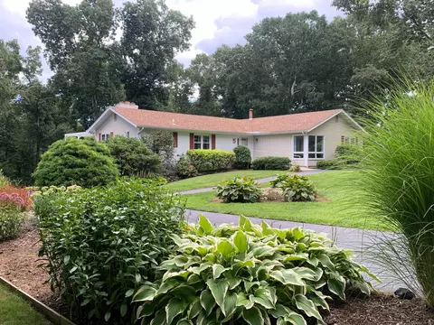 5 Beechwood Rd, Branford, CT 06405