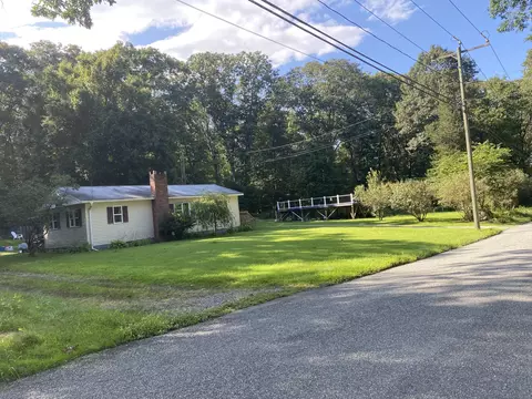 97 River Rd, Putnam, CT 06260