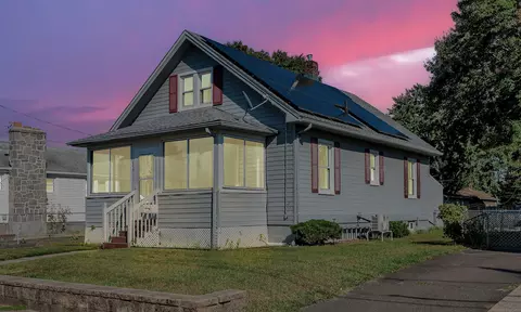 14 Kent St, Plainville, CT 06062
