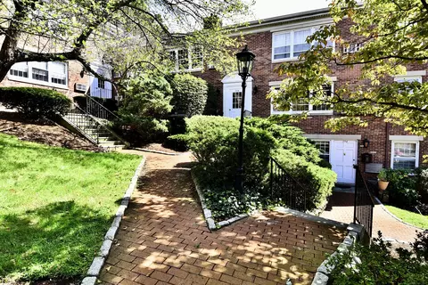 234 Park St #19, New Canaan, CT 06840