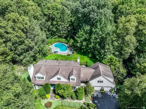 13 Deerfield Rd, Brookfield, CT 06804