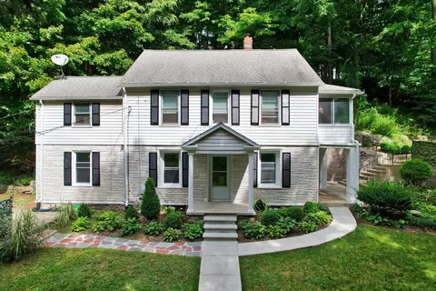 48 Steinmann Ave, Middlebury, CT 06762