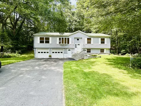 224 Old Norwich Rd, Waterford, CT 06375