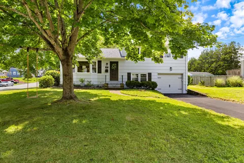 35 Ford Ave, Norwich, CT 06360