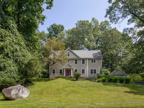 5 Vale Rd, Brookfield, CT 06804