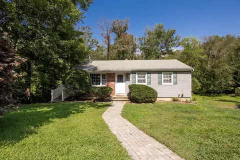 31 Blackberry Rd, Danbury, CT 06811