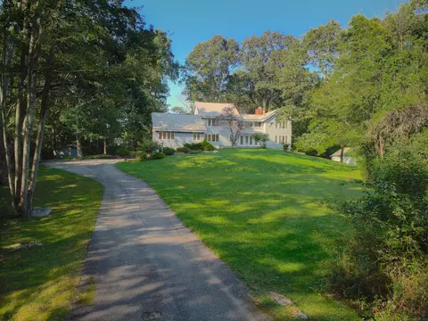 525 Gurleyville Rd, Mansfield, CT 06268