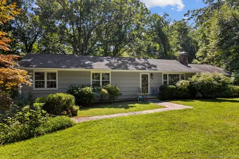 69 Mile Hill Rd S, Newtown, CT 06470