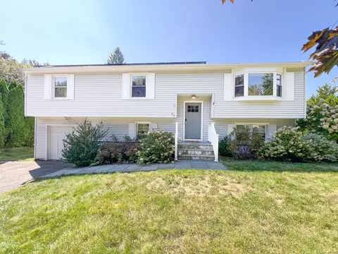 27 Tapping Cir, Milford, CT 06460