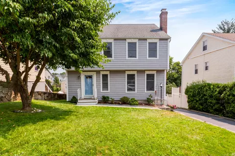 216 Woodrow Ave, Fairfield, CT 06890