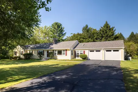 4 Ranch Rd, Woodbridge, CT 06525