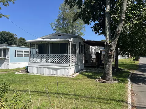 11 School Ground Rd #TRLR 22, Branford, CT 06405