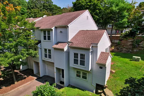 380 Hitchcock Rd #243, Waterbury, CT 06705