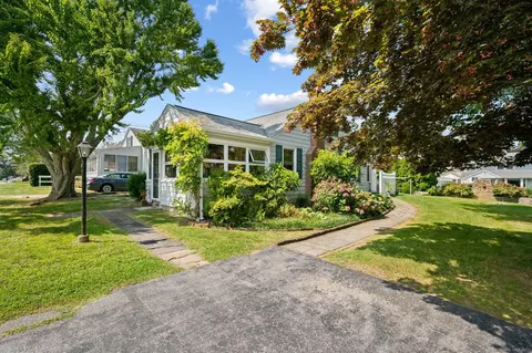43 Sea View Ave, East Lyme, CT 06357