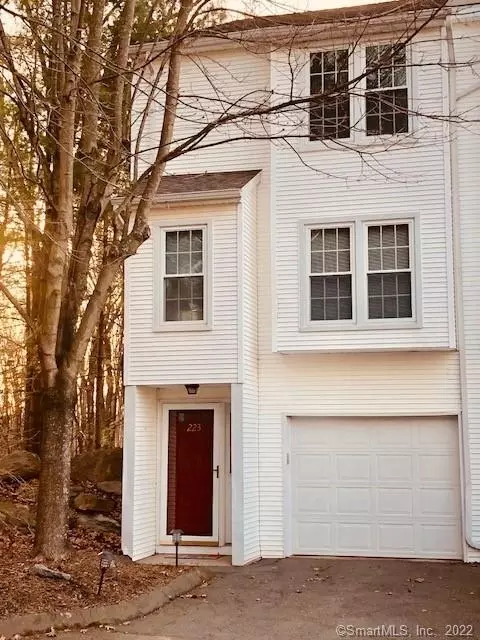 380 Hitchcock Rd #223, Waterbury, CT 06705