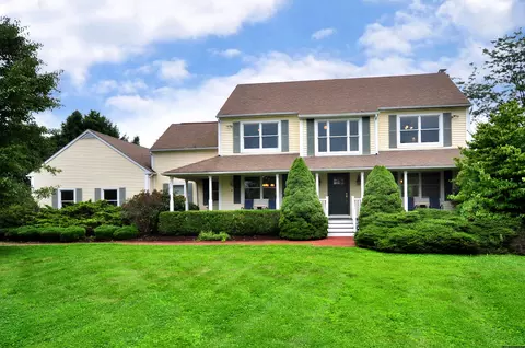 6 Beaver Pond Ln, Bridgewater, CT 06752
