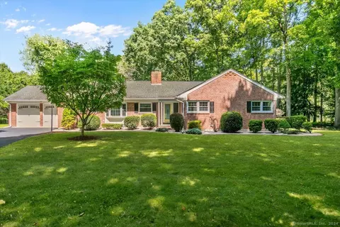 64 Mohegan Rd, Norwich, CT 06360