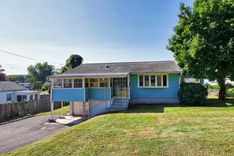 3 Capricorn Dr, Seymour, CT 06483