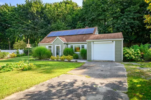 5 Sharon Ct, Bethel, CT 06801