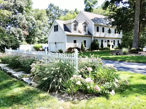 20 Carriage Dr, East Hampton, CT 06424