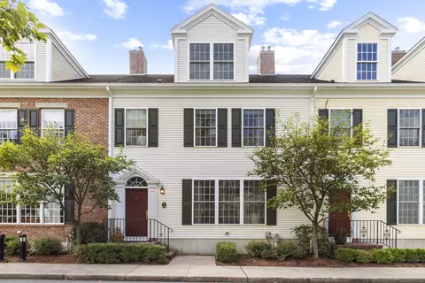 27 Evarts Ln #27, Madison, CT 06443