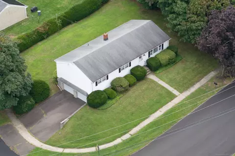 205 Daniel Dr, Stratford, CT 06614