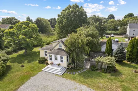 54 Hatch St, Stonington, CT 06355