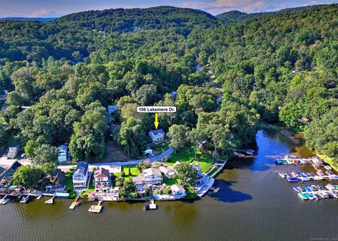 106 Lakemere Dr, Southbury, CT 06488