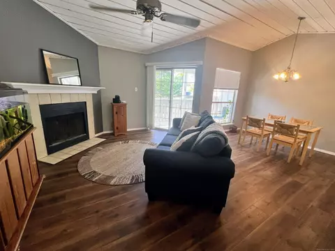 98 Leafwood Ln #178, Groton, CT 06340